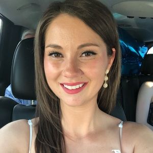 Meet your Posher, Elizabeth